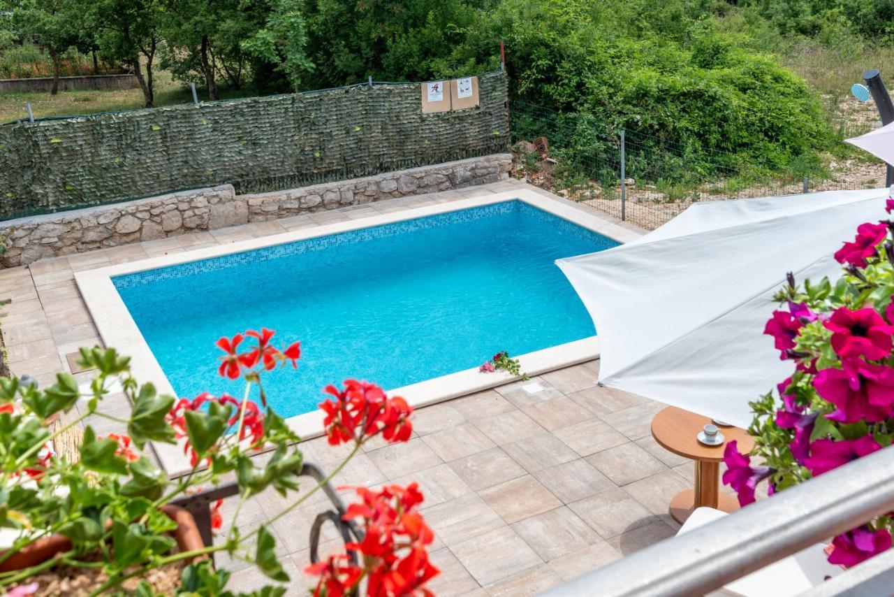 Holiday Home Viola ลาบิน ภายนอก รูปภาพ